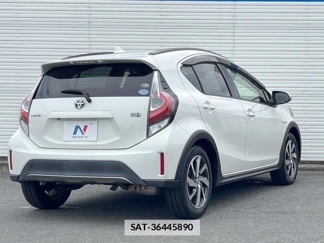 Toyota AQUA 2017-08 7803995-17