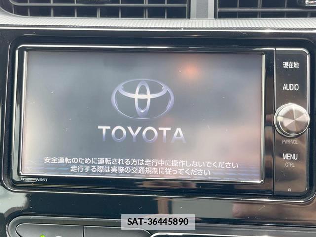Toyota AQUA 2017-08 7803995-3