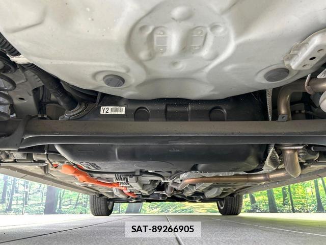 Toyota AQUA 2017-08 7804584-18