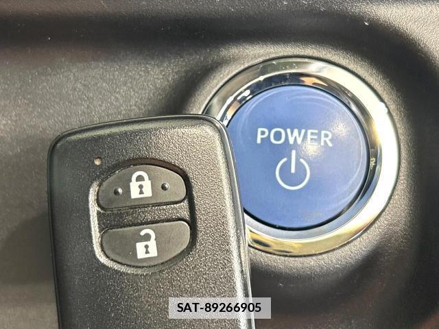 Toyota AQUA 2017-08 7804584-5