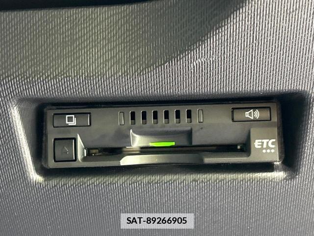 Toyota AQUA 2017-08 7804584-6