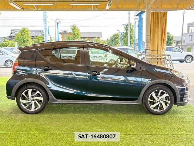 Toyota AQUA 2017-09 7805279-17