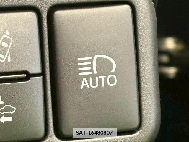 Toyota AQUA 2017-09 7805279-6
