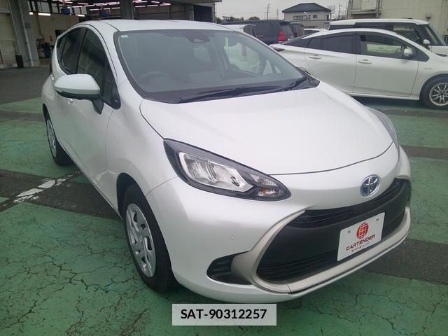 Toyota AQUA 2024-05 7806710-1