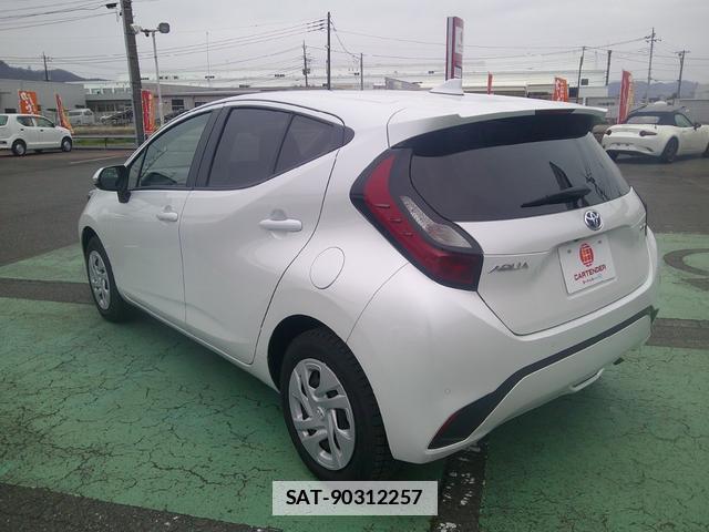Toyota AQUA 2024-05 7806710-3