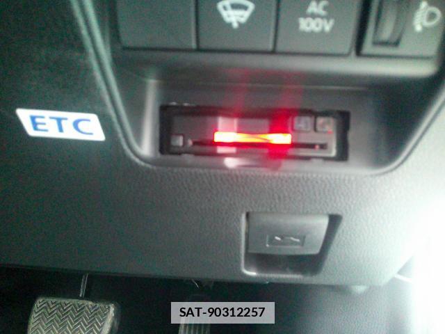 Toyota AQUA 2024-05 7806710-9