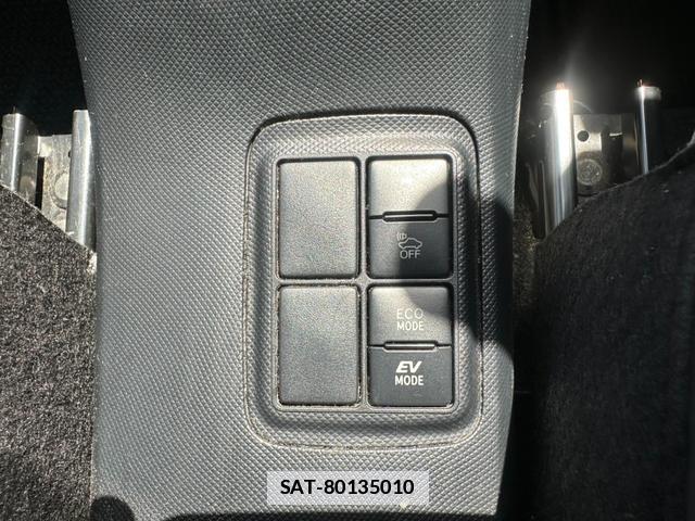 Toyota AQUA 2017-11 7809052-8