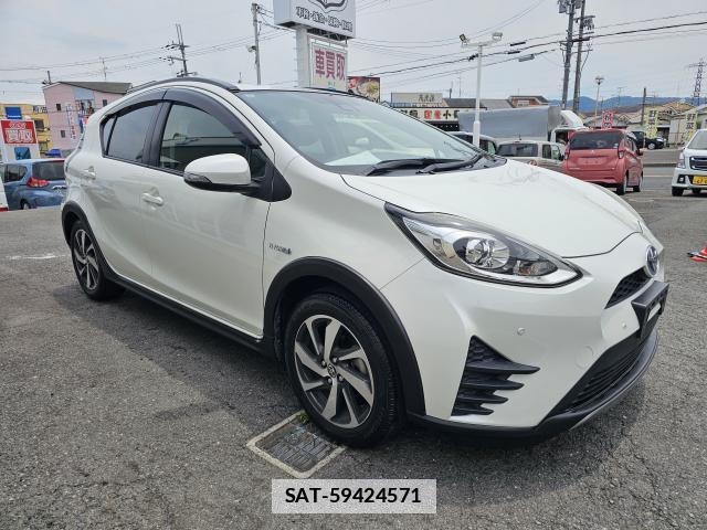 Toyota AQUA 2018-04 7809936-0
