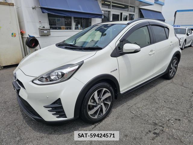 Toyota AQUA 2018-04 7809936-1
