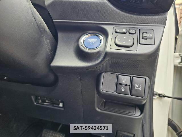 Toyota AQUA 2018-04 7809936-10