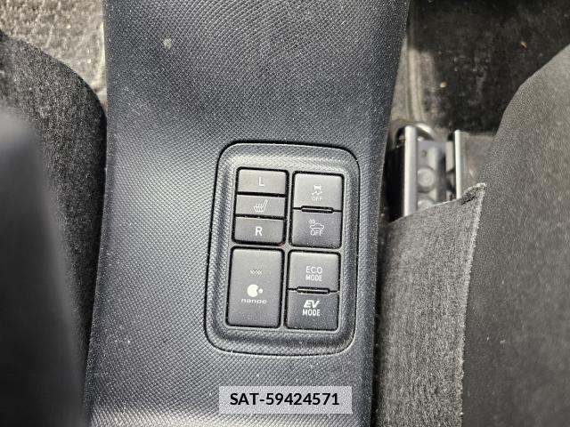 Toyota AQUA 2018-04 7809936-12