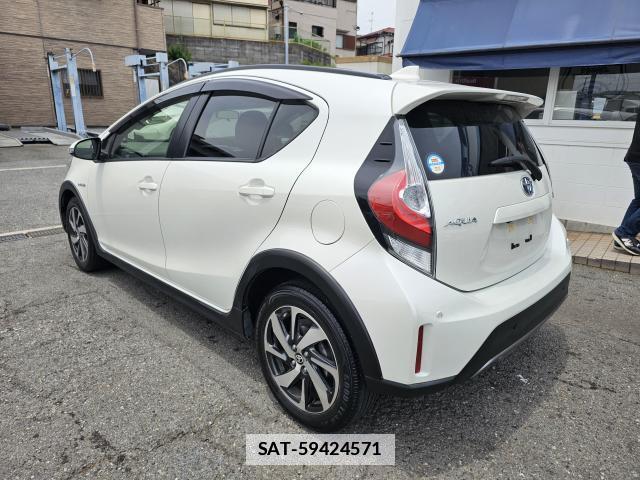 Toyota AQUA 2018-04 7809936-2