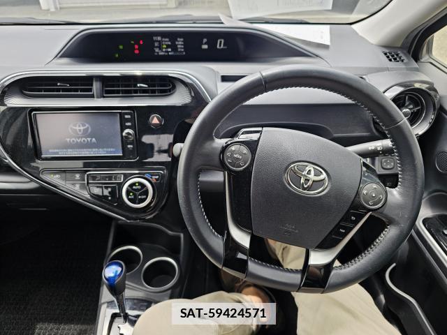 Toyota AQUA 2018-04 7809936-4