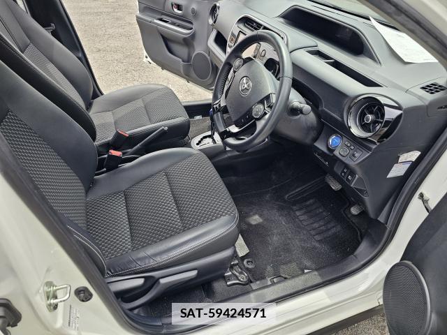 Toyota AQUA 2018-04 7809936-5