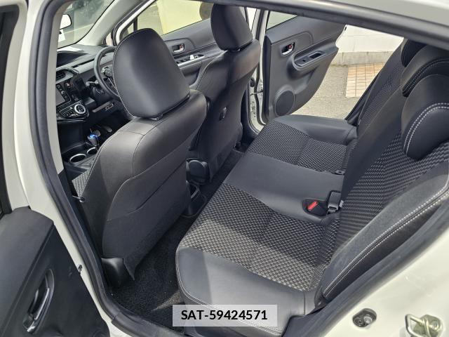 Toyota AQUA 2018-04 7809936-7