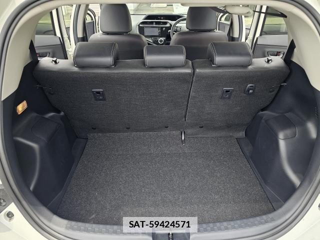 Toyota AQUA 2018-04 7809936-9