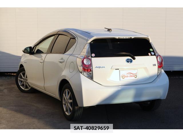 Toyota AQUA 2012-04 7810680-12