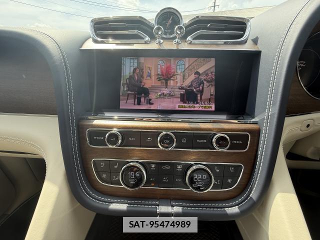 Bentley BENTAYGA 2024-06 7800899-17