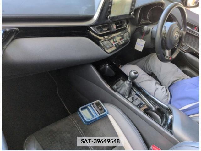 Toyota C-HR 2022-04 7793814-2