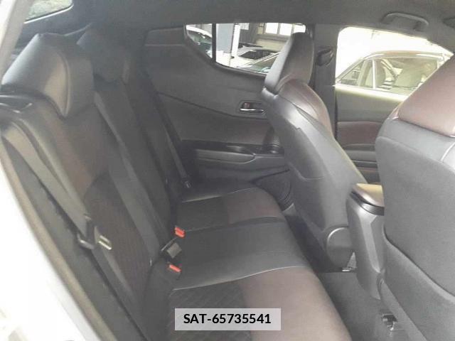 Toyota C-HR 2017-03 7793997-4