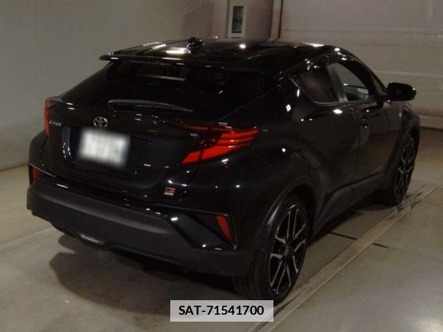 Toyota C-HR 2022-07 7794118-13
