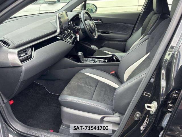 Toyota C-HR 2022-07 7794118-6