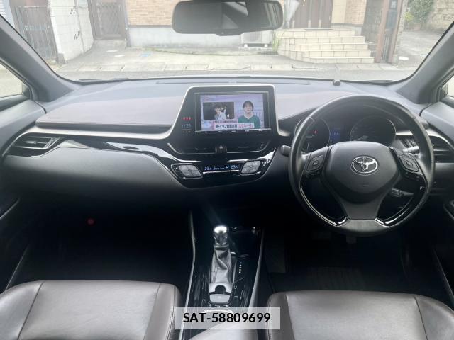 Toyota C-HR 2017-06 7797775-11