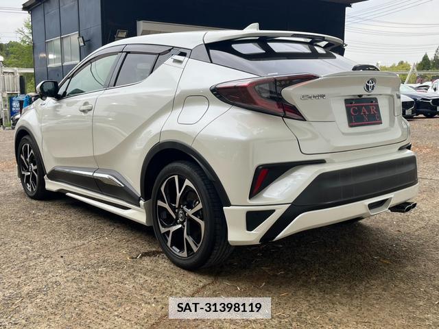 Toyota C-HR 2017-10 7800066-18