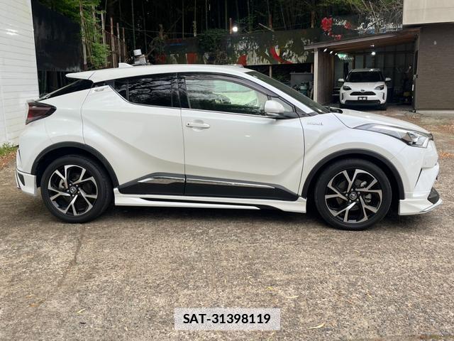 Toyota C-HR 2017-10 7800066-4