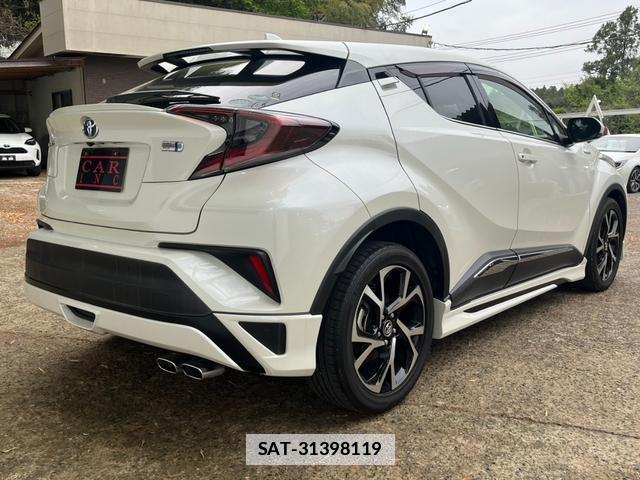Toyota C-HR 2017-10 7800066-5