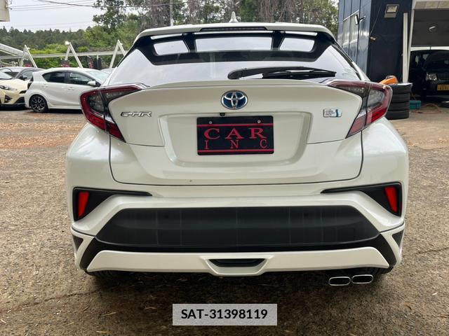 Toyota C-HR 2017-10 7800066-6
