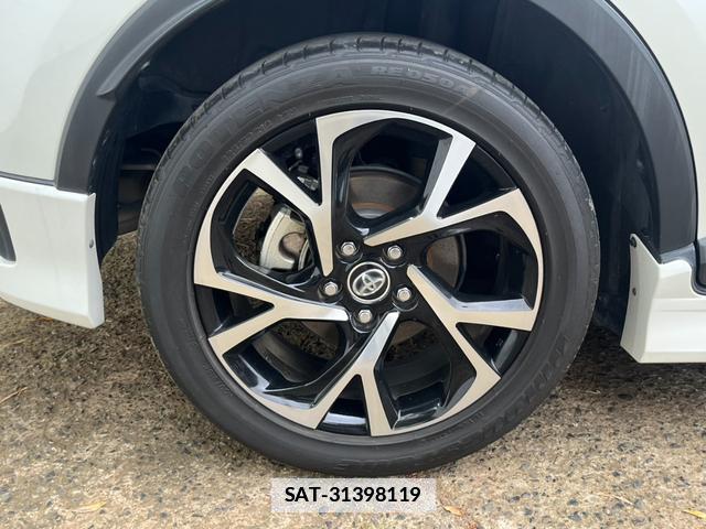 Toyota C-HR 2017-10 7800066-8