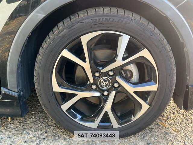 Toyota C-HR 2017-10 7800069-14