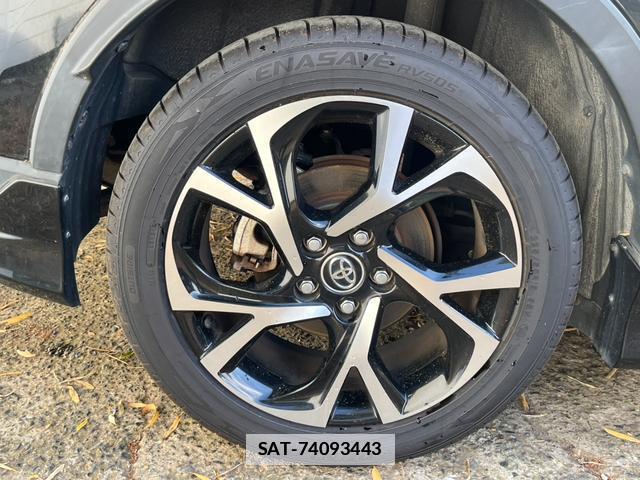Toyota C-HR 2017-10 7800069-15