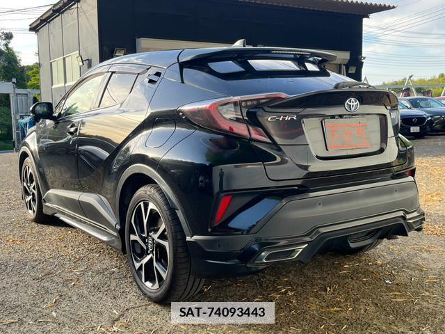 Toyota C-HR 2017-10 7800069-7