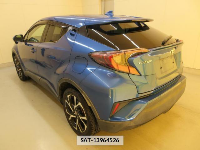 Toyota C-HR 2017-07 7807681-1