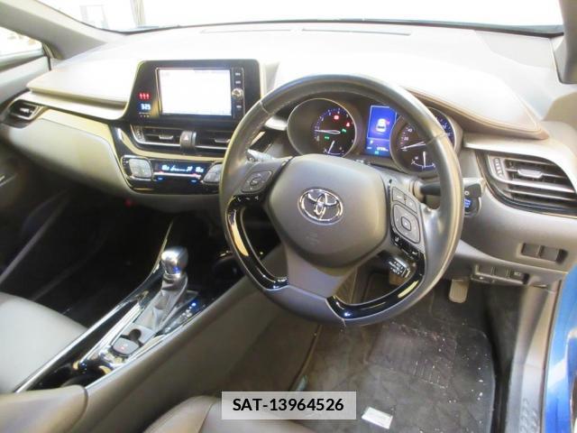 Toyota C-HR 2017-07 7807681-2