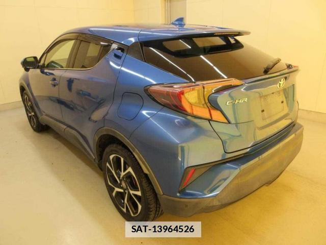 Toyota C-HR 2017-07 7807681-4