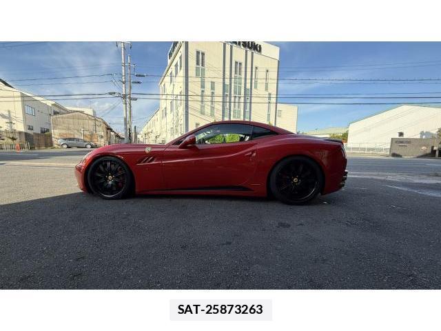 Ferrari California 2010-03 7804004-12