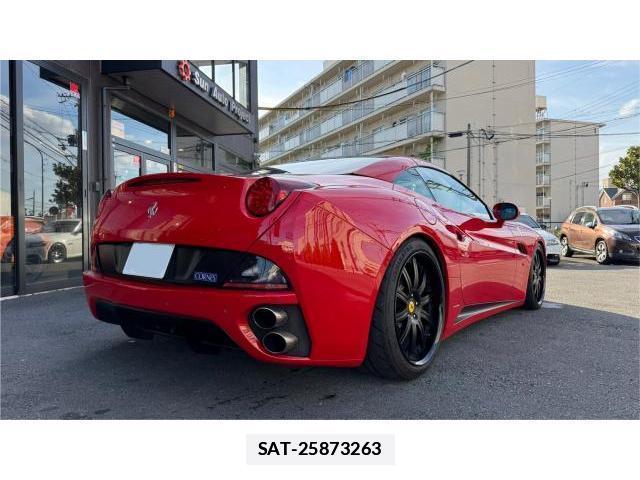 Ferrari California 2010-03 7804004-13