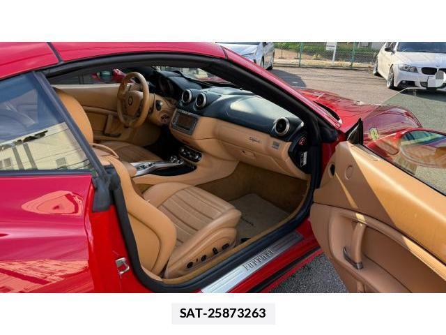 Ferrari California 2010-03 7804004-6
