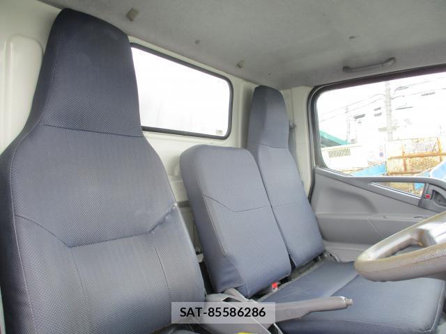 MITSUBISHI FUSO CANTER GUTS 2008-11 7799770-8