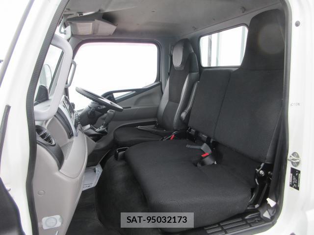 MITSUBISHI FUSO CANTER 2017-03 7793400-13