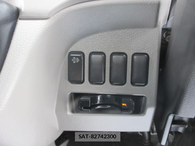 MITSUBISHI FUSO CANTER 2018-08 7793401-17