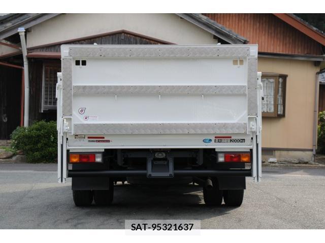 MITSUBISHI FUSO CANTER 2019-09 7793420-4