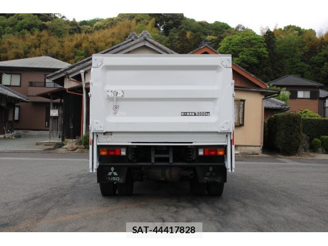 MITSUBISHI FUSO CANTER 2015-08 7793471-4