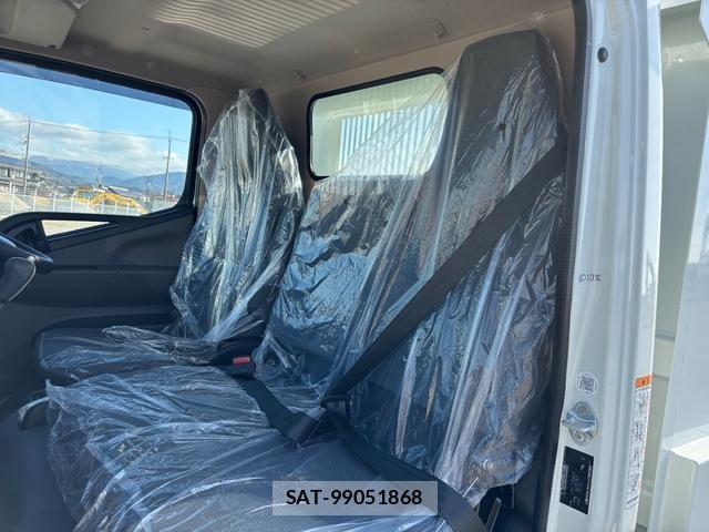 MITSUBISHI FUSO CANTER 2025-12 7795946-18