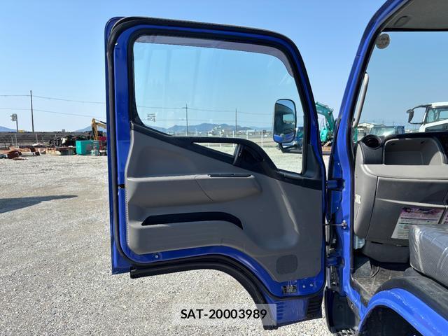 MITSUBISHI FUSO CANTER 2017-10 7795947-18