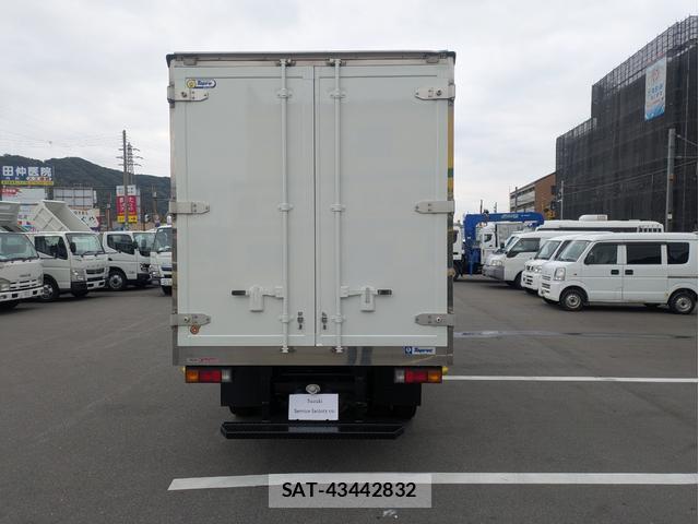 MITSUBISHI FUSO CANTER 2016-08 7796437-3