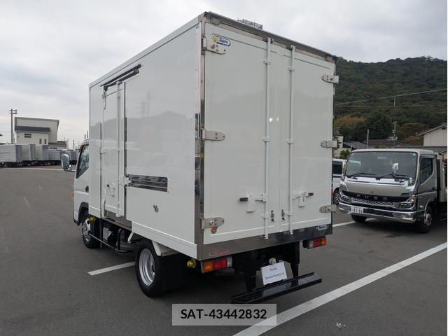 MITSUBISHI FUSO CANTER 2016-08 7796437-4